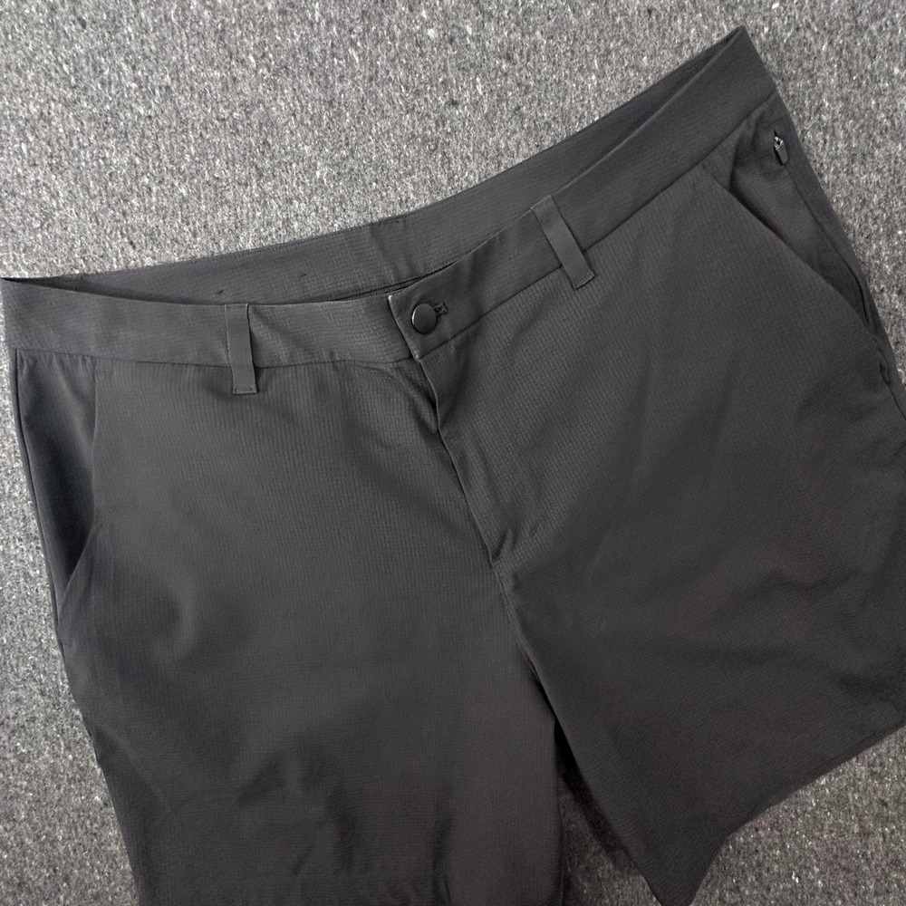 Lululemon ABC Classic Fit Shorts Mens 36 Black WovenAir 7 Inseam Tech LM7BGUS